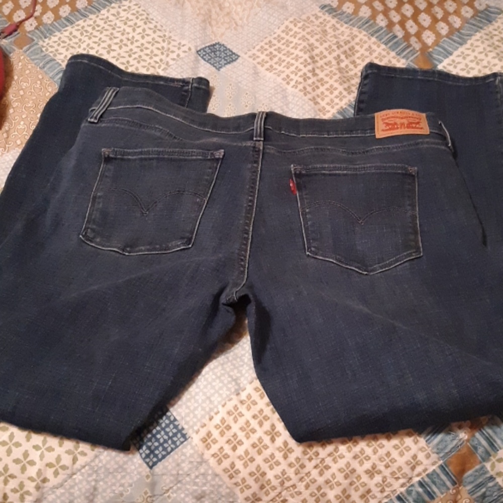 Levi's Slimming Straight Jeans